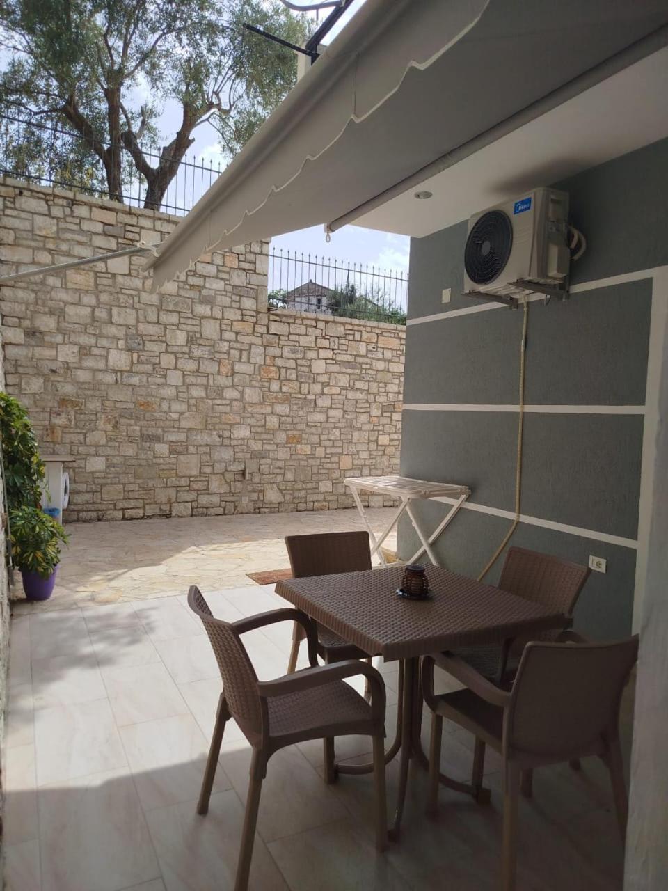 Artur Apartments Himare Quarto foto